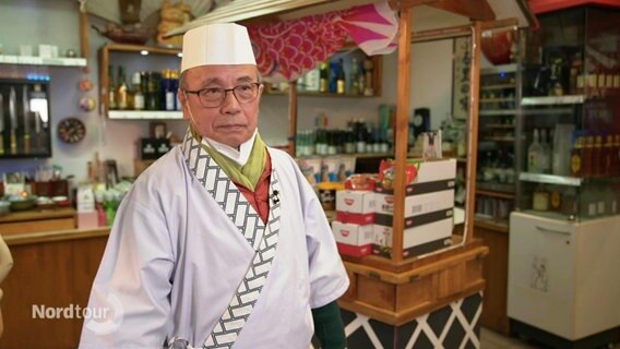 Masatoshi Fukue in seinem japnaischen Feinkostladen. © Screenshot 