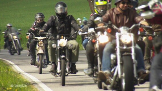 Motorradfahrer auf dem Weg zum Bikergottesdienst in Bad Doberan. © Screenshot 
