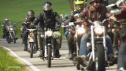 Motorradfahrer auf dem Weg zum Bikergottesdienst in Bad Doberan. © Screenshot 