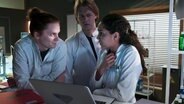Szene mit drei jungen Ärzten. © Screenshot 