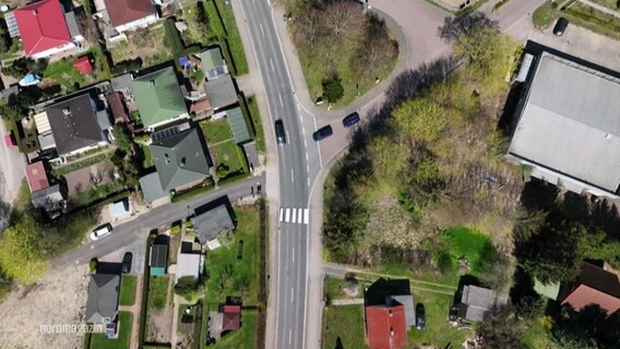 Luftansicht des aufgemalten Zebrastreifens. © Screenshot 