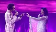 Mika und Laura Pausini singen gemeinsam beim zweiten Halbfinale des Eurovision Song Contests in Turin. © Screenshot 