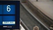 Eine Bahnanzeige mit der Aufschrift "fällt aus". © Screenshot 