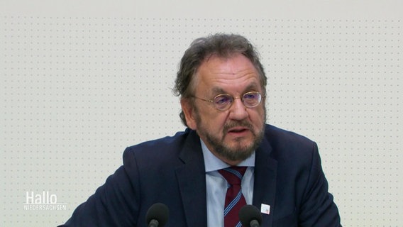 Heribert Prantl spricht auf dem Jubiläum des Niedersächsischen Landtags. © Screenshot 