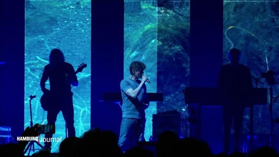 A-ha auf der Bühne in Hamburg. © Screenshot 