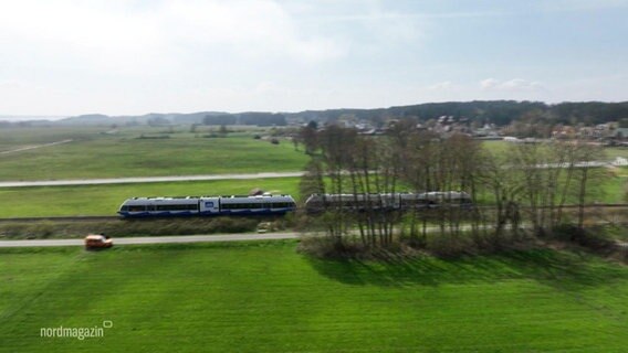 Die Usedomer Bäderbahn aus Vogelperspektive. © Screenshot 