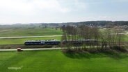 Die Usedomer Bäderbahn aus Vogelperspektive. © Screenshot 