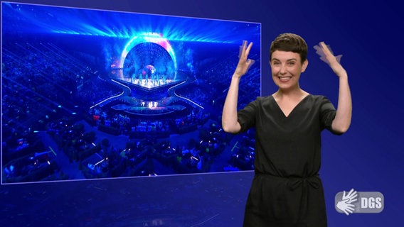 Gebärdensprachdolmetscherin Christina Müller übersetzt den Eurovision Song Contest © Screenshot 