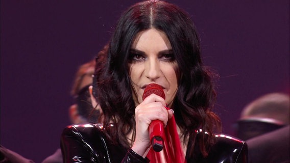 Laura Pausini singt ein Medley beim Eurovision Song Contest in Turin. © Screenshot 