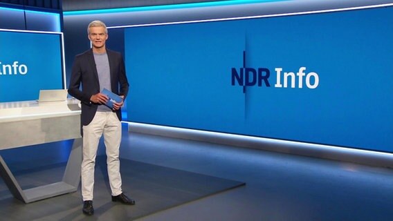 Thorsten Schröder moderiert NDR Info am 16. Mai 2022. © Screenshot 