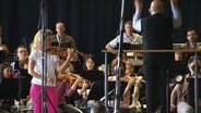 Anne-Sophie Mutter bei den Proben in Peenemünde mit dem New York Philharmonic Orchestra. © Screenshot 