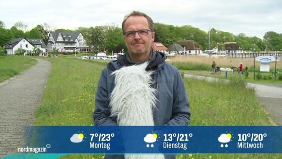 Stefan Kreibohm spricht den Wetterbericht auf Hiddensee. © Screenshot 