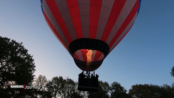 Ein Heißluftballon hebt ab © Screenshot 