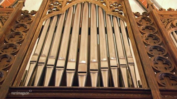 Die Pfeifen einer Orgel. © Screenshot 