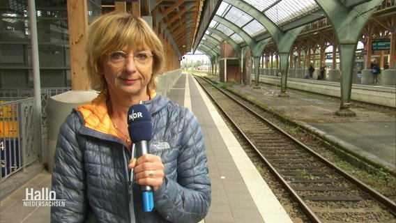 Christina Gerlach am Hauptbahnhof in Oldenburg. © Screenshot 
