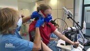 Die Schülerin Amelie Vergin bei einem Test im Krankenhaus. © Screenshot 