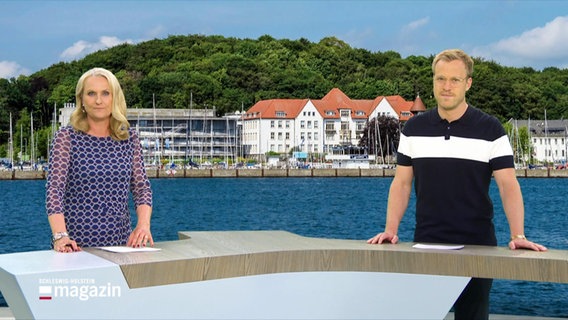 Harriet Heise und Henrik Hanses moderieren das Schleswig-Holstein Magazin © Screenshot 