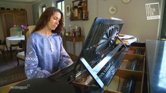 Olena Radiyevska spielt an einem Klavier. © Screenshot 