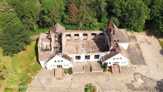 Vogelperspektive: Das zerstörte Gebäude des "Kulturhauses" in Strasburg. © Screenshot 