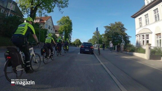 Eine Fahrradstaffel der Polizei. © Screenshot 