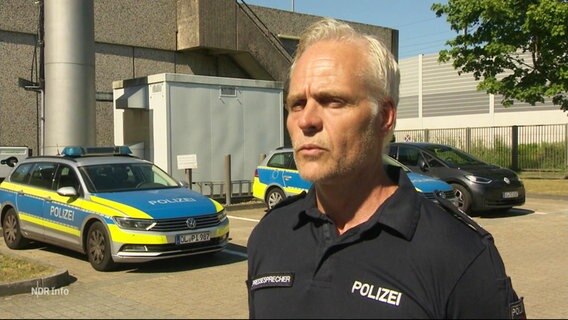 Stephan Klatte von der Polizei Oldenburg im Gespräch © Screenshot 