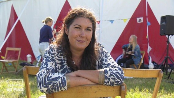Vanessa Kossen moderiert De Noorden op Platt © Screenshot 