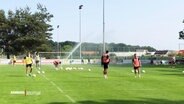 HSV-Spieler auf dem Fußballfeld. © Screenshot 