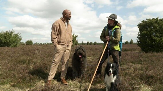 Yared Dibaba trifft Schäferin Josefine Schön in der Lüneburger Heide. © Screenshot 