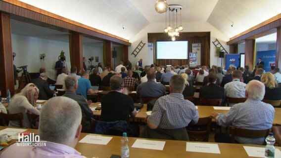 Blick in einen Sitzungsraum der AfD. © Screenshot 