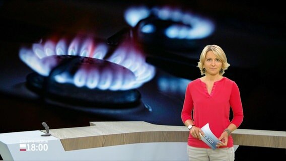 Marie-Luise Bram moderiert das Schleswig-Holstein-Magazin um 18 Uhr. © Screenshot 