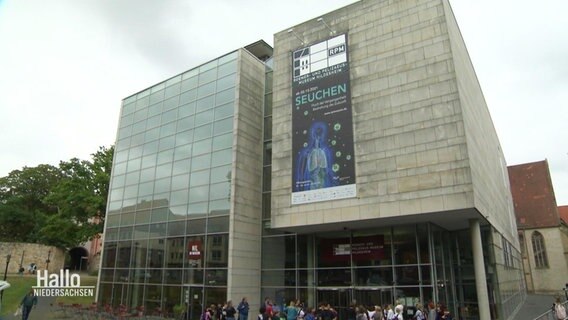 Weitaufnahme des Roemer- und Pelizaeus-Museums. © Screenshot 