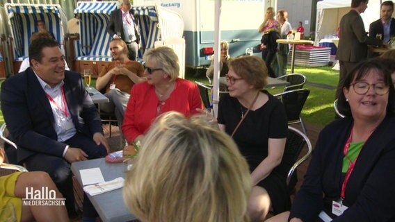 Szene auf einem Sommerfest. © Screenshot 