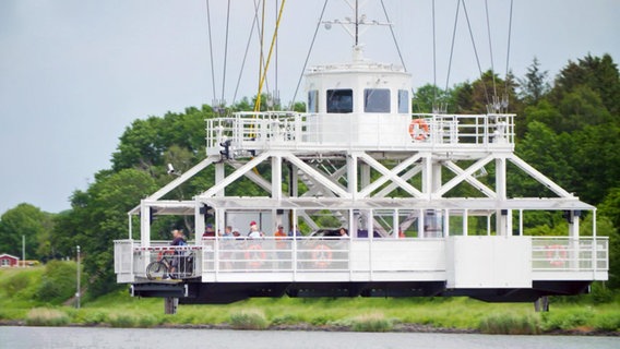 Rendsburger Schwebefähre über den Nord-Ostsee-Kanal © Screenshot 