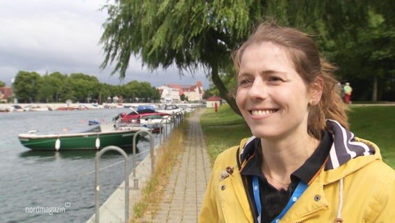 Ulrike Döhring leitet die Warnemünder Woche. © Screenshot 