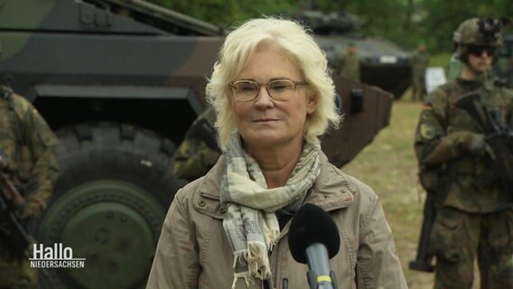 Verteidigungsministerin Sabine Lambrecht zu Besuch am Bundeswehrstandort in Munster. © Screenshot 