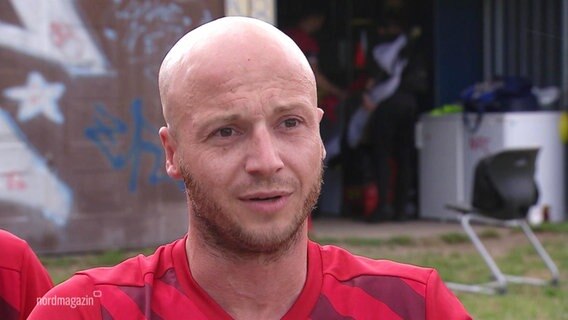 Sebastian Döscher, Spieler beim FC Motor Süd Neubrandenburg, im Gespräch © Screenshot 