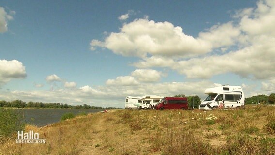 Wohnmobile an der Elbe. © Screenshot 