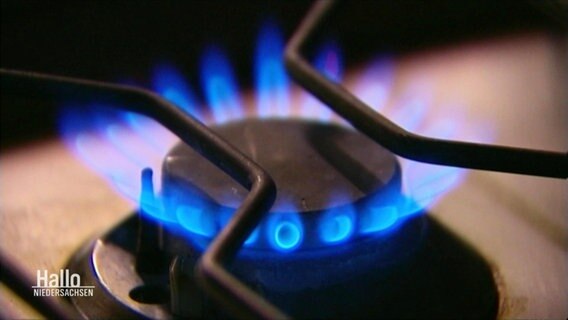 Gas strömt aus einer Kochplatte eines Gasherds. © Screenshot 