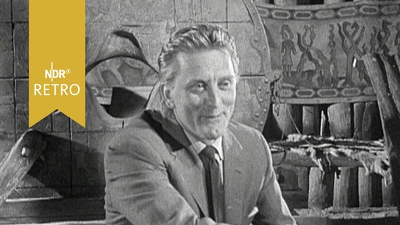 Kirk Douglas bei einem Fernsehinterview © Screenshot 