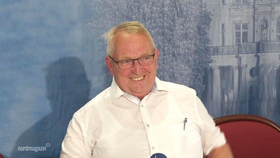 Landwirtschaftsminister Till Backhaus von der SPD im Gespräch. © Screenshot 