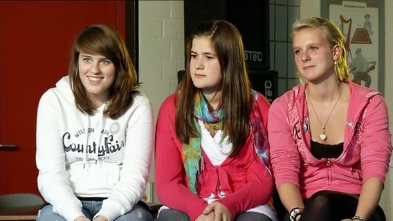 Drei Schülerinnen. © Screenshot 