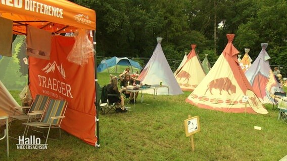 Ein Campingplatz auf dem Deichbrand Festival. © Screenshot 