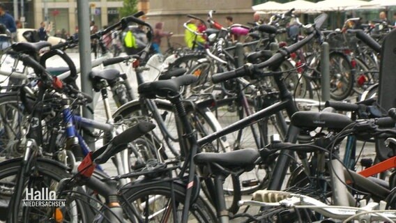 Eine Vielzahl von angeschlossenen Fahrrädern © Screenshot 