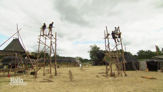 Ein Pfadfinder Camp wird aufgebaut © Screenshot 