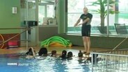 Schwimmunterricht. © Screenshot 