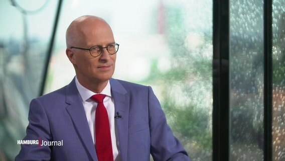 Peter Tschentscher beim Sommerinterview in der Elbphilharmonie. © Screenshot 