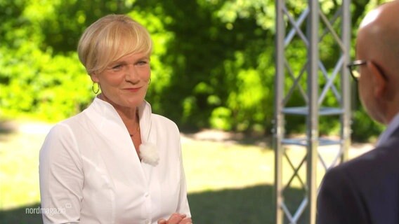 Die Bildungsministerin Oldenburg im Sommerinterview. © Screenshot 