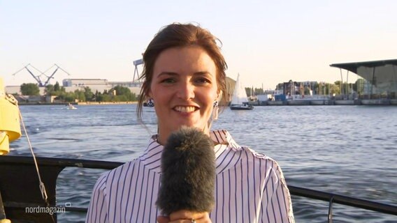 Frauke Rauner fährt auf dem Segelschiff "Jantje". © Screenshot 