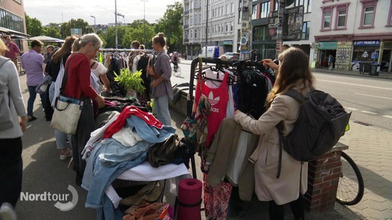 Flohmarkt an der Rindermarkthalle. © Screenshot 