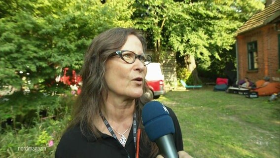Birgit Lohmann, die Veranstalterin von "Jamel rockt den Förster". © Screenshot 